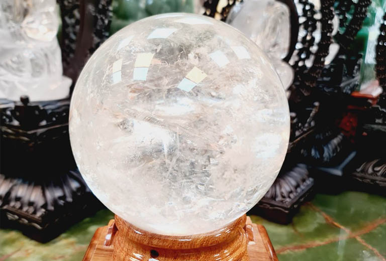 qua cau phong thuy thach anh pha le