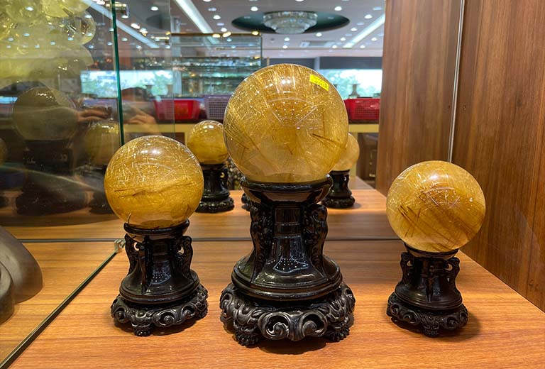 qua cau thach anh toc vang