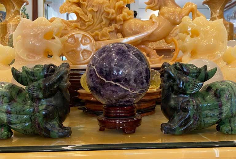 qua cau phong thuy thach anh tim