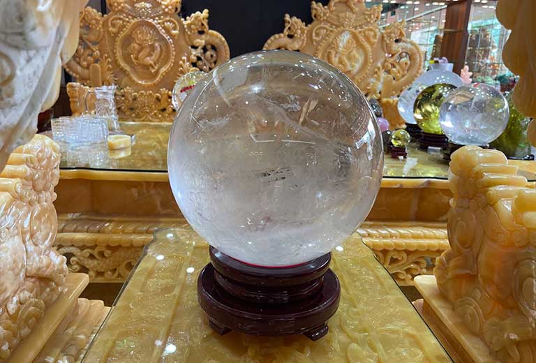 qua cau phong thuy thach anh pha le