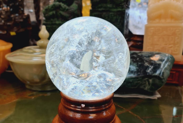 qua cau phong thuy thach anh pha le