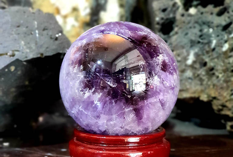 qua cau phong thuy thach anh tim