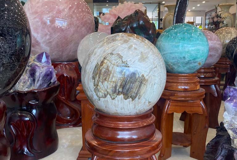 qua cau go hoa thach xam