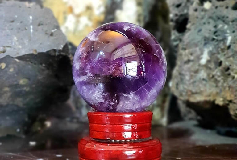 qua cau phong thuy thach anh tim