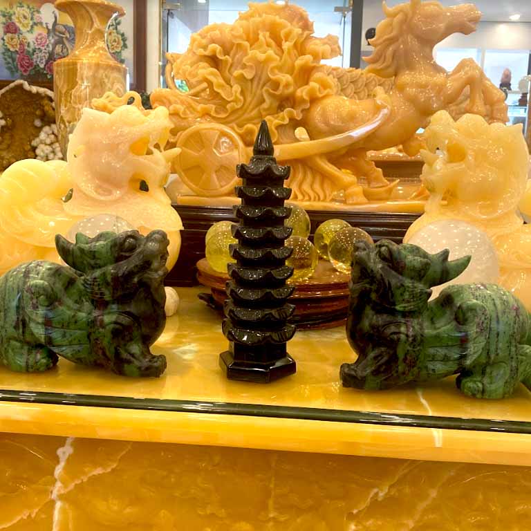 thap van xuong ngoc onyx den