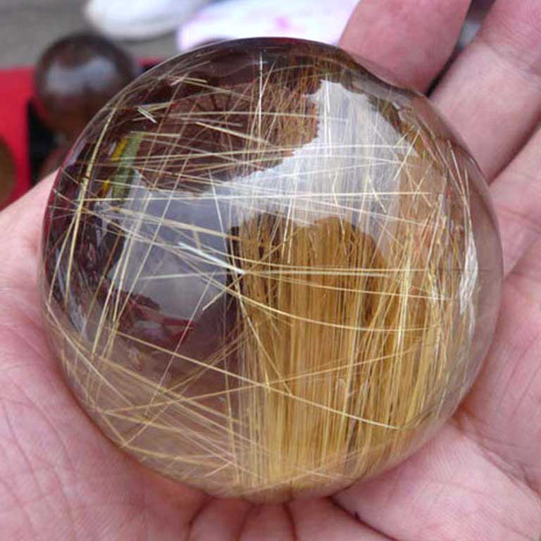 tac dung tam linh cua qua cau thach anh toc vang